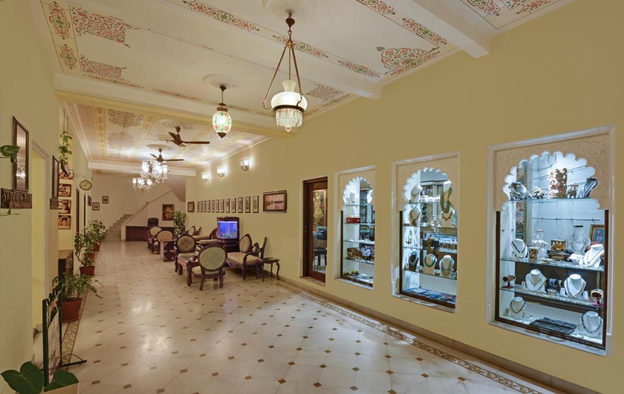 Swaroop Vilas - Lake Facing Boutique Hotel Udaipur Exteriör bild