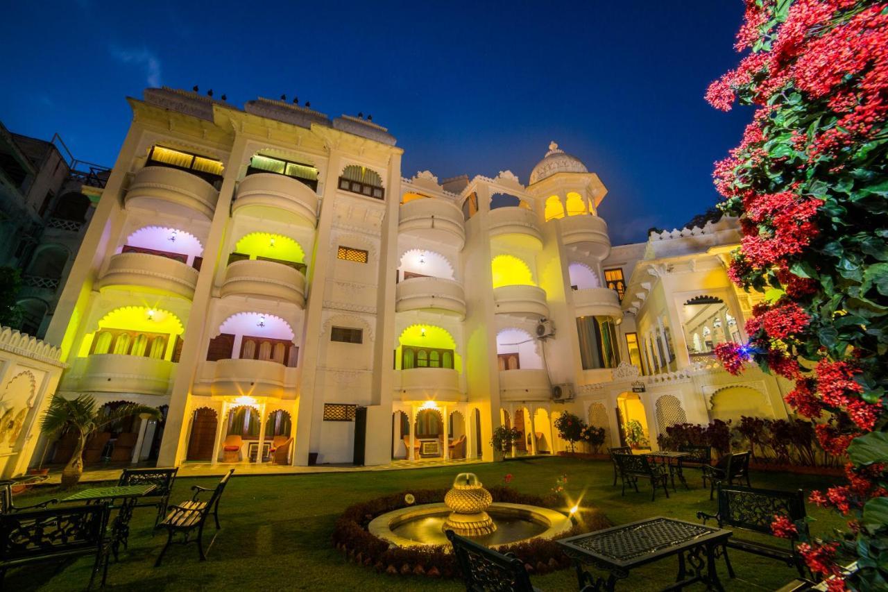 Swaroop Vilas - Lake Facing Boutique Hotel Udaipur Exteriör bild